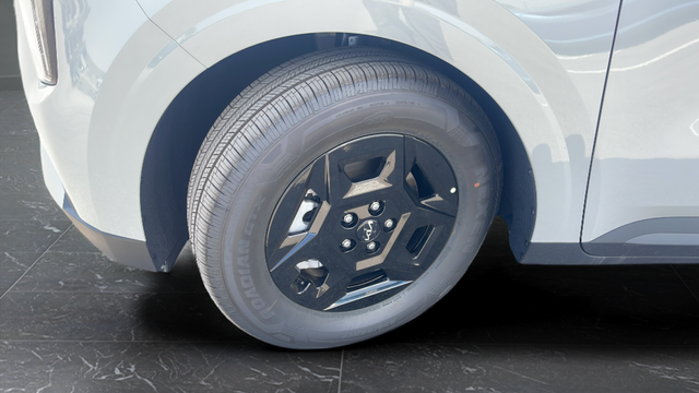New 2027 Silver Kia LXS image 40