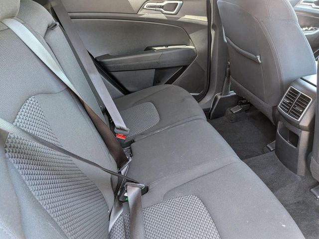 2025 Kia Sportage LX - Photo 24