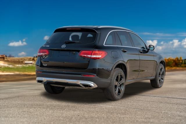 2019 Mercedes-Benz GLC GLC 300 7