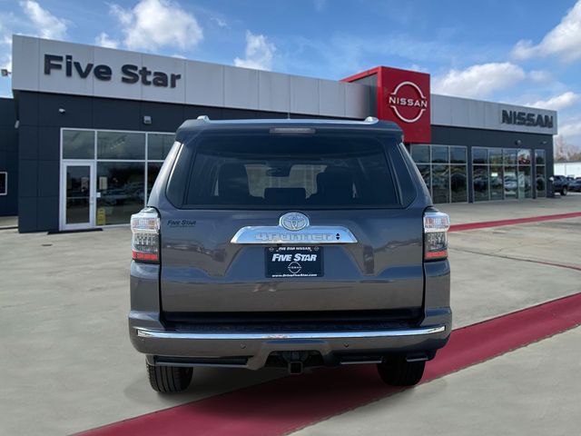 Used 2022  Toyota Limited image 5