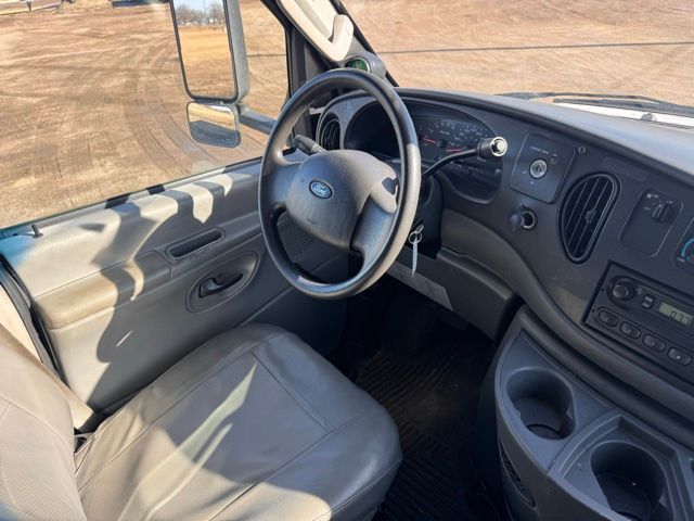 2008 Ford E-450 Cutaway 