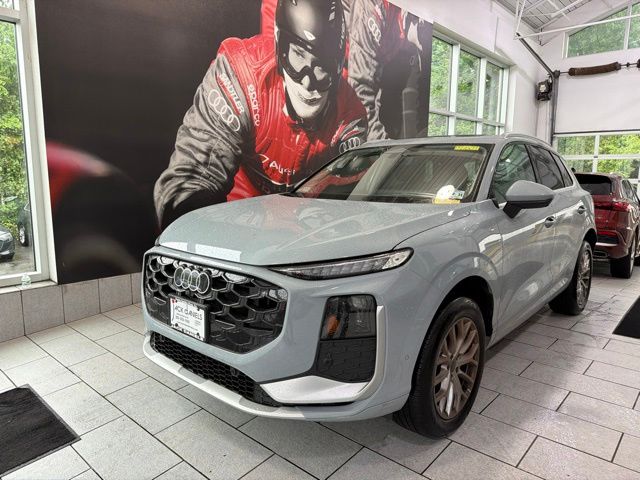 Arrow Gray Pearl Effect 2026 Audi Q3 SUV / Crossover All-Wheel Drive 7-Speed Automatic