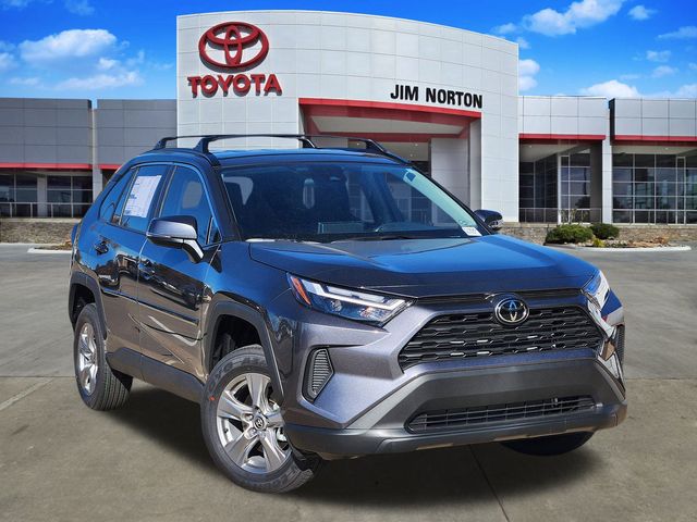 2025 Toyota RAV4 XLE's photo