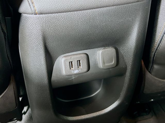 Used 2021 Beige GMC AT4 w/Leather image 31