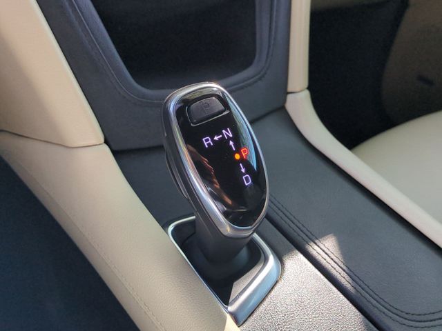 Used 2019 White Cadillac Luxury image 27