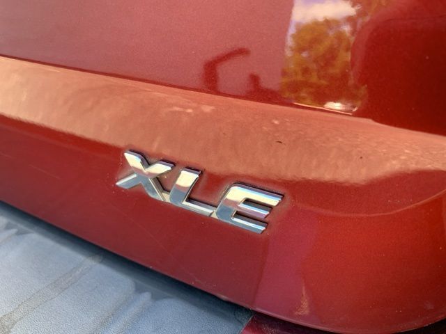 2012 Toyota Sienna XLE 7-Passenger Auto Access Se photo