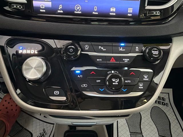 Used 2023 Chrysler Pacifica Van