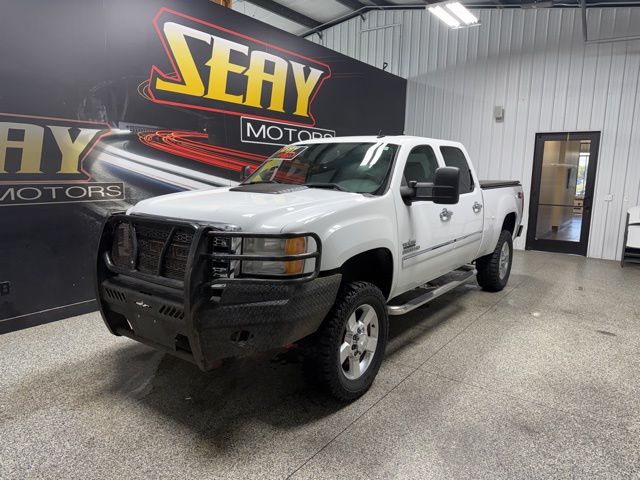 Summit White 2013 GMC Sierra 2500HD SLE Crew Cab SB 4WD Pickup Truck Four-Wheel Drive 6-Speed Automatic Overdrive
