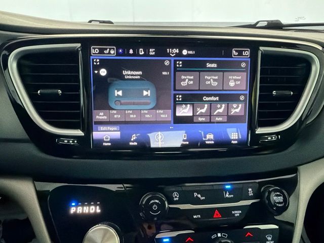 Used 2023 Chrysler Pacifica Van