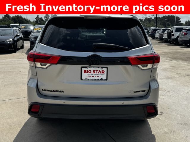 2019 Toyota Highlander Limited Platinum Silver at River Oaks CDJR