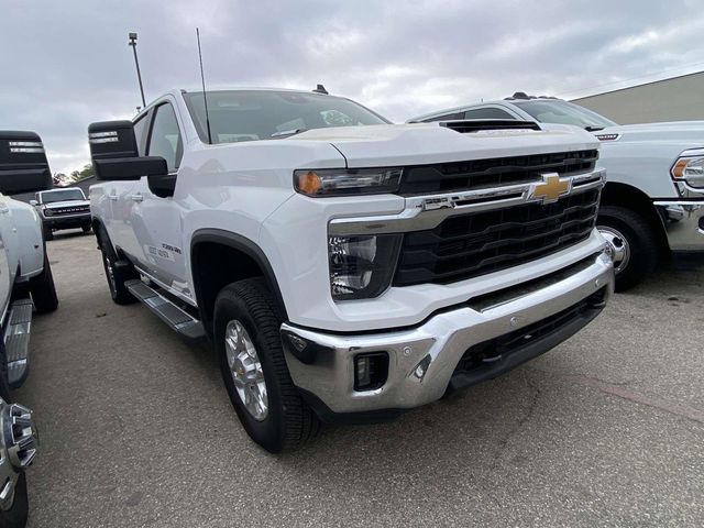 Summit White 2025 Chevrolet Silverado 3500HD LT Crew Cab 4WD Pickup Truck Four-Wheel Drive Automatic