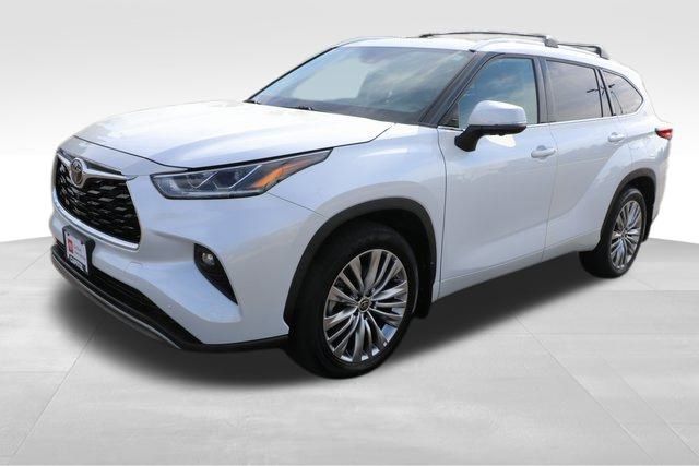 2023 Toyota Highlander L 25