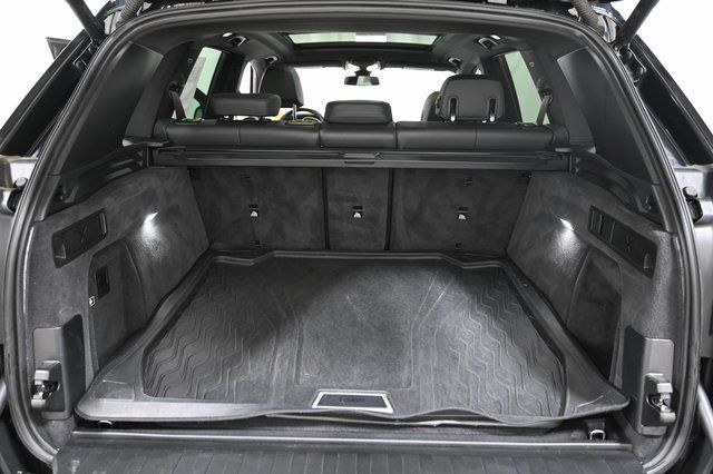 Used 2022 Black BMW xDrive40i image 22