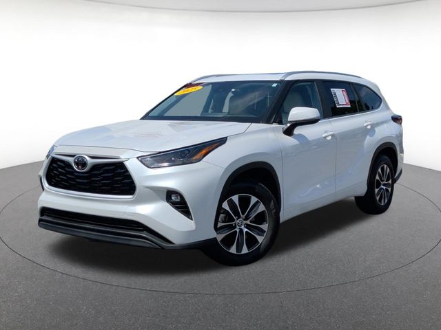White (Wind Chill Pearl) 2025 Toyota Highlander SUV / Crossover Front-Wheel Drive 8-Speed Automatic