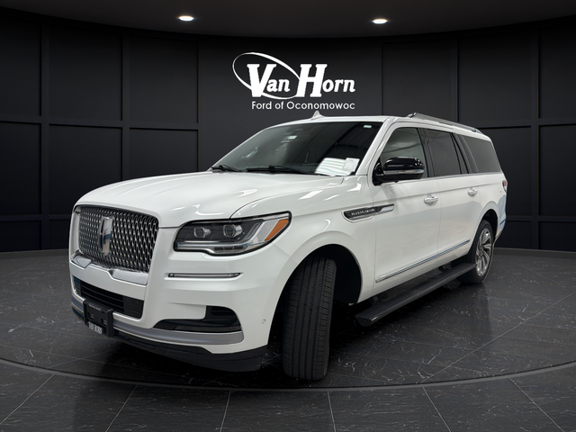 Used 2023 Pristine White Metallic Tri-Coat Lincoln Reserve image 3