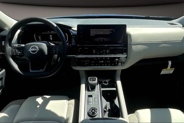 View vehicle photo 5