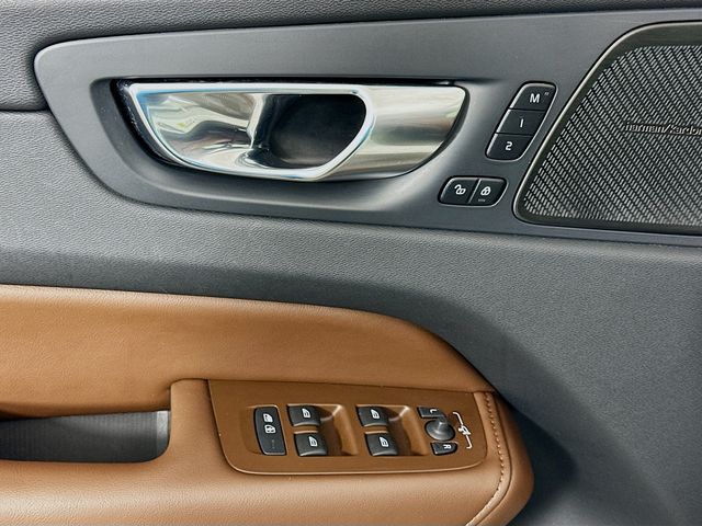 Thumbnail: 2023 Volvo XC60 - 18