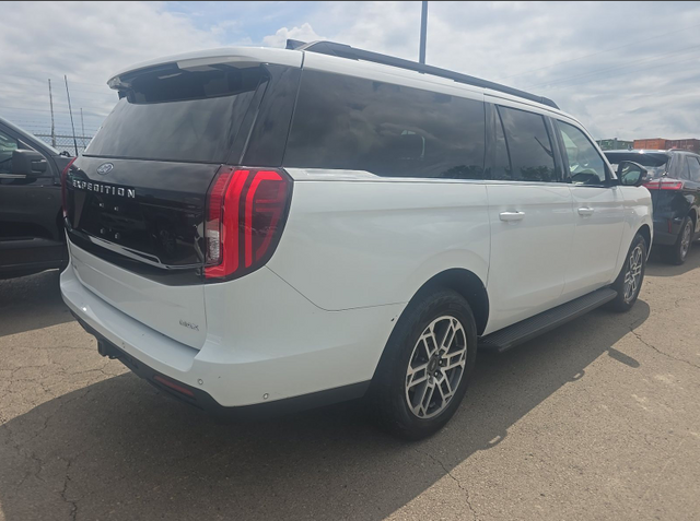 2025 Oxford White Ford Expedition Max Active 4X4 SUV