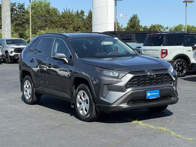 2021 Toyota RAV4 LE AWD's photo