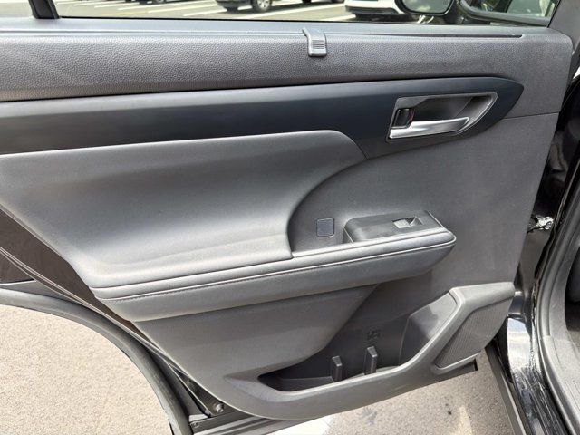Used 2025 Toyota Highlander SUV