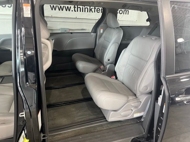 2015 Toyota Sienna XLE photo