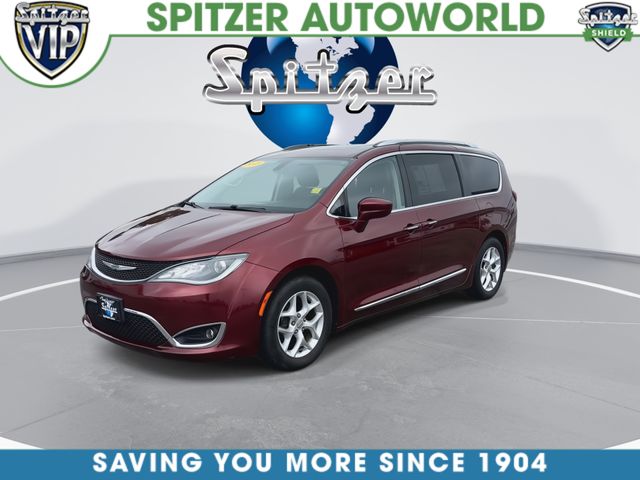 Used 2018 Red Chrysler Touring L Plus image 4