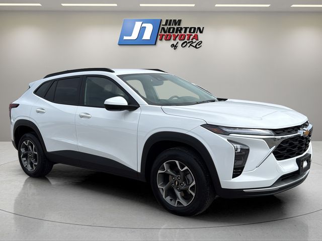 2025 Chevrolet Trax LT - Photo 3