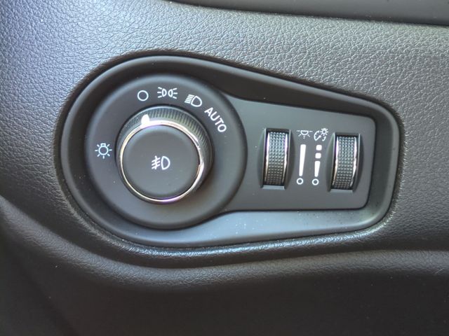 Used 2017 Blue Jeep Trailhawk image 18