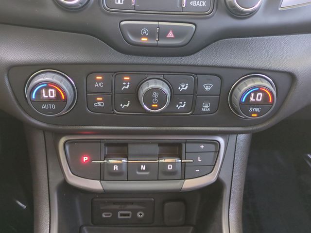 Used 2024 Silver GMC AT4 image 27