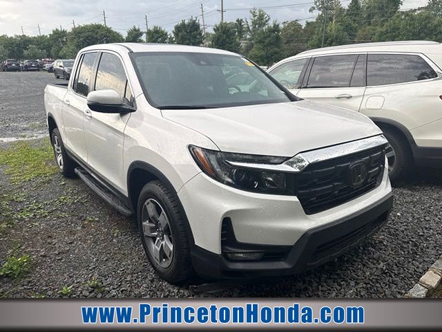 Platinum White Pearl 2025 Honda Ridgeline Pickup Truck All-Wheel Drive 9-Speed Automatic