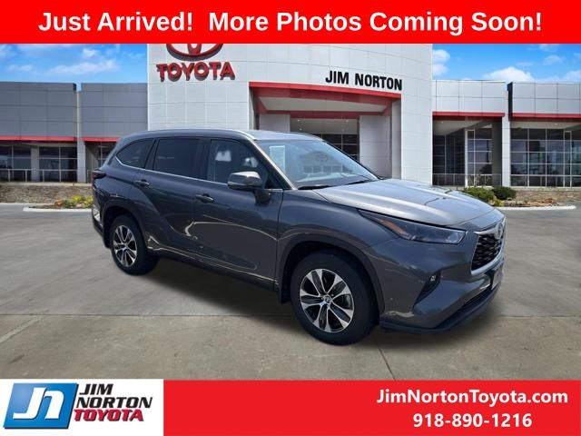 Magnetic Gray Metallic 2025 Toyota Highlander SUV / Crossover All-Wheel Drive 8-Speed Automatic