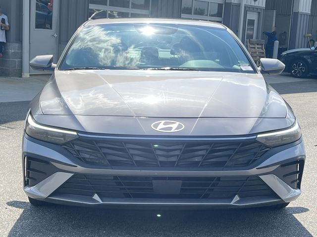 Used 2025 Silver Hyundai SEL Convenience image 16