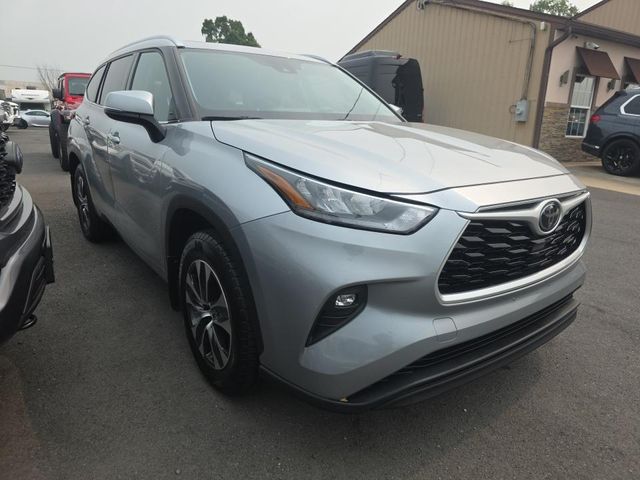 Celestial Silver Metallic 2020 Toyota Highlander SUV / Crossover All-Wheel Drive 8-Speed Automatic