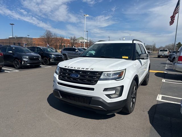 Oxford White 2017 Ford Explorer XLT AWD SUV / Crossover All-Wheel Drive 6-Speed Automatic