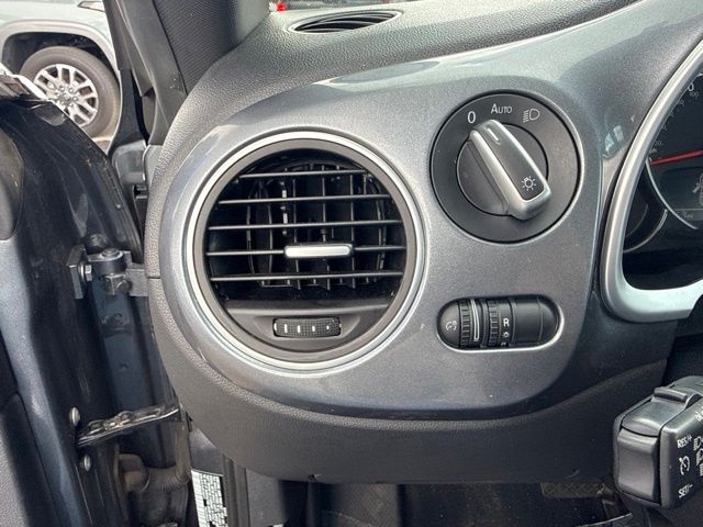2018 Volkswagen Beetle - $22,888
