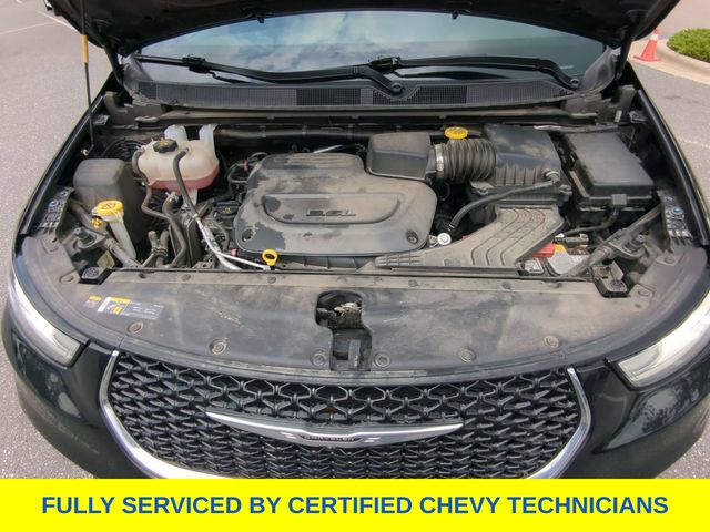 Used 2025 Chrysler Pacifica Van