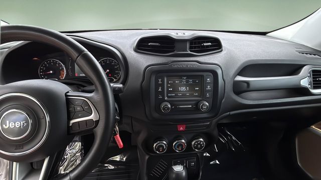 Used 2015 Silver Jeep Latitude image 10