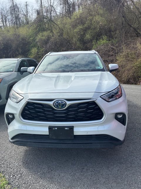 2023 Toyota Highlander Hybrid Bronze Edition AWD