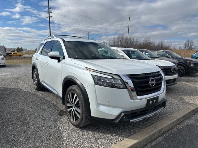 2025 Nissan Pathfinder Platinum 4WD