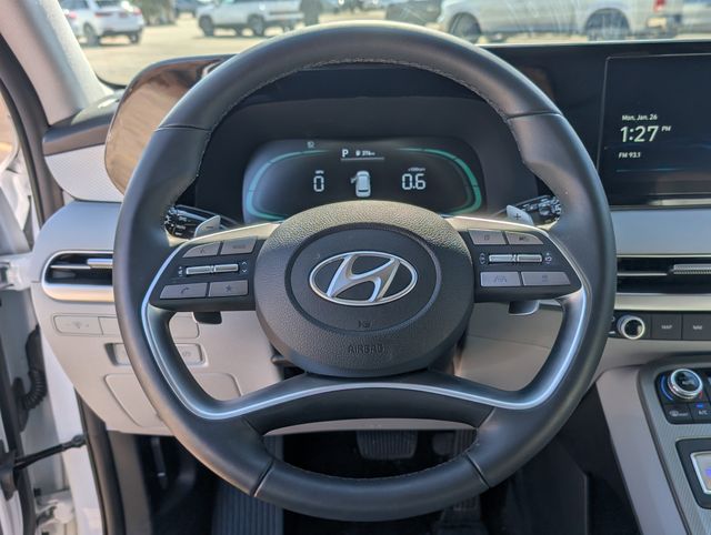Used 2025 White Hyundai SEL image 15