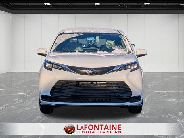 2026 Toyota Sienna LE - Photo 8