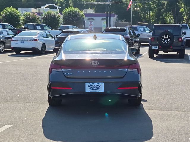 Used 2025 Gray Hyundai SEL Convenience image 12
