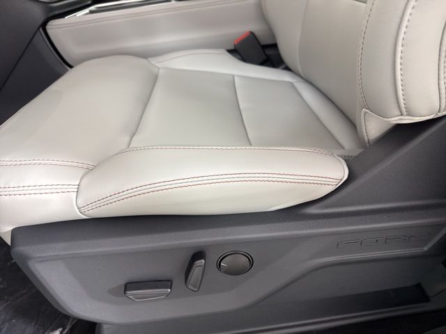 2025 Star White Metallic Tri-Coat Ford Expedition Max RWD SUV