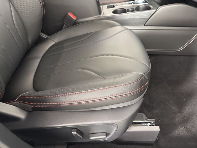 2025 Star White Metallic Tri-Coat Ford Escape ST-Line Elite AWD SUV