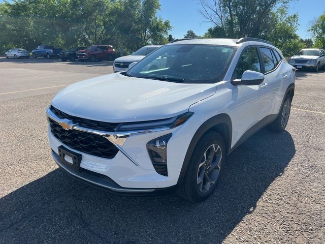 2024 Summit White Chevrolet Trax LT FWD SUV