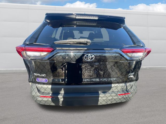 2022 Toyota RAV4 XLE 3