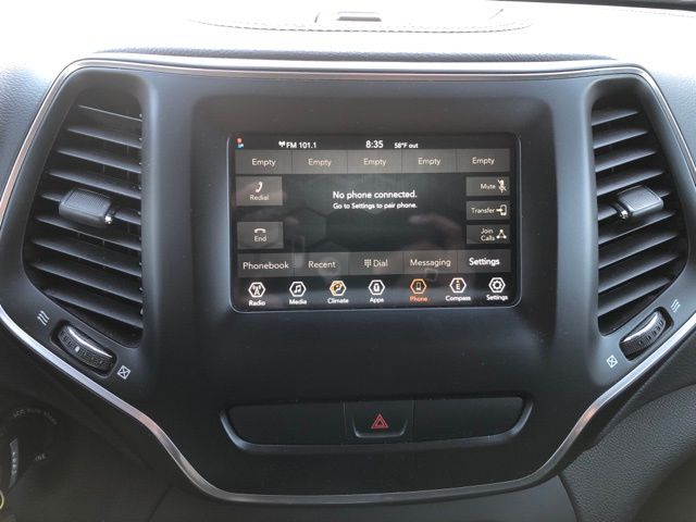 Used 2020 White Jeep Latitude image 20