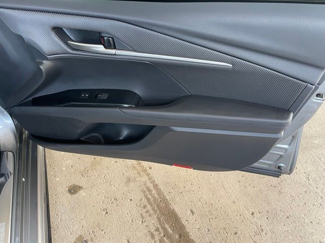 Used 2025  Toyota SE image 28