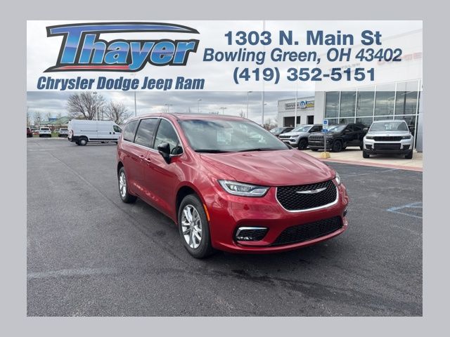 new 2026 Chrysler Pacifica Select 4D Passenger Van