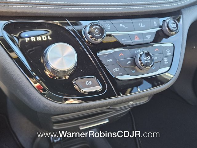 New 2026 White Chrysler Select image 23